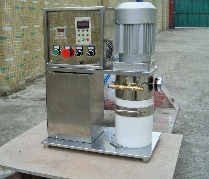 Vacuum mixer